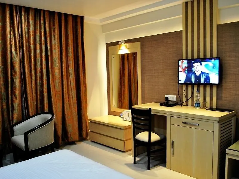 The Sapphire Grand Hotel Varanasi